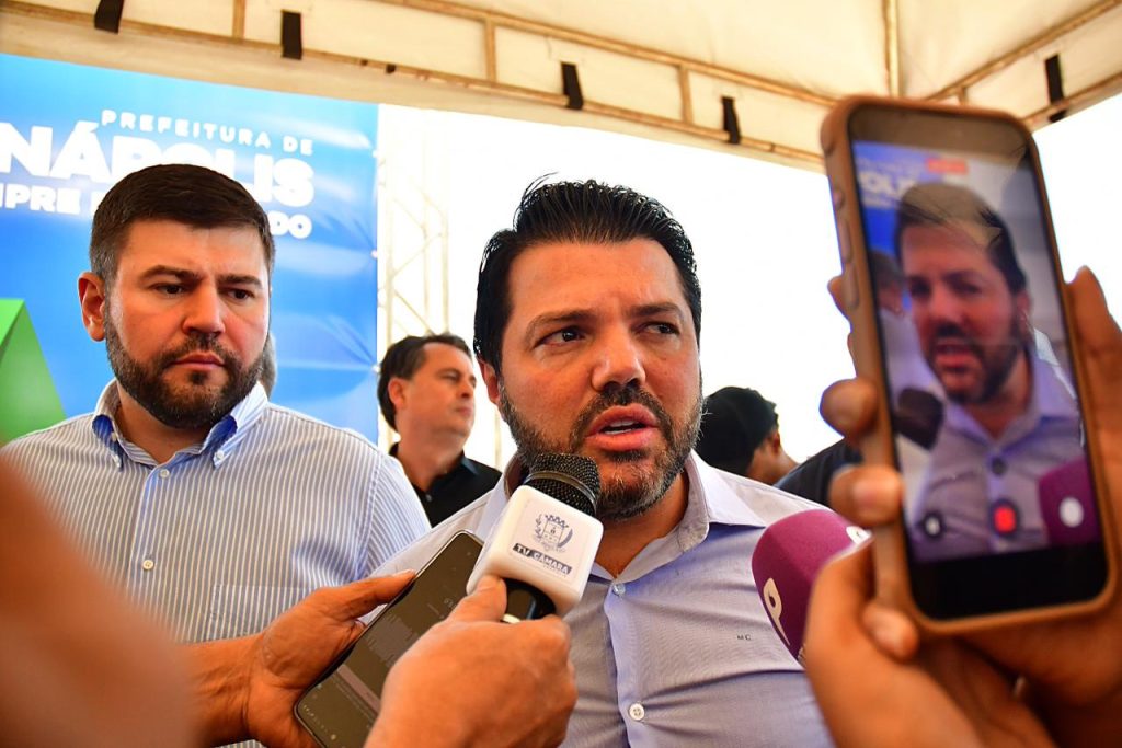 Márcio Corrêa (PL), prefeito de Anápolis, durante visita de Pedro Sales.