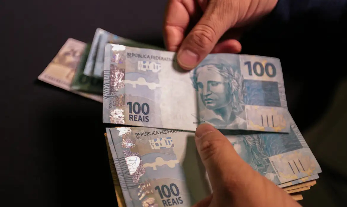 Uma semana após o divórcio, homem ganha na loteria e revela o que vai fazer com o prêmio