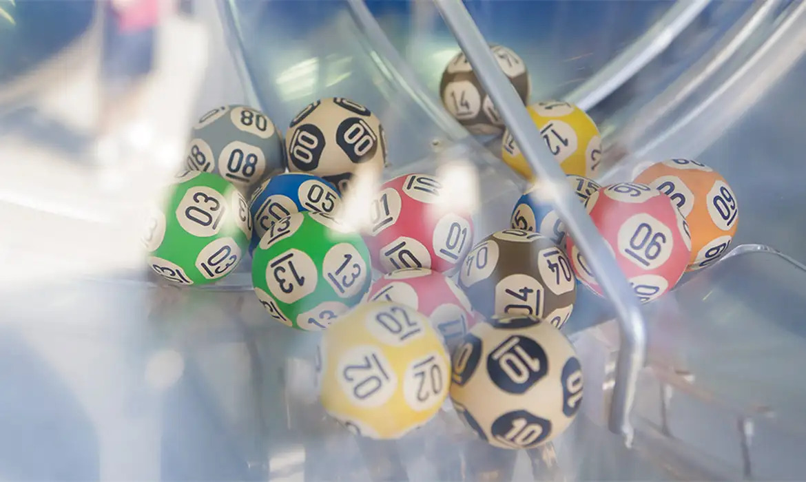 Ele ganhou na loteria mais de 10 vezes e agora revela a matemática por trás da escolha dos números