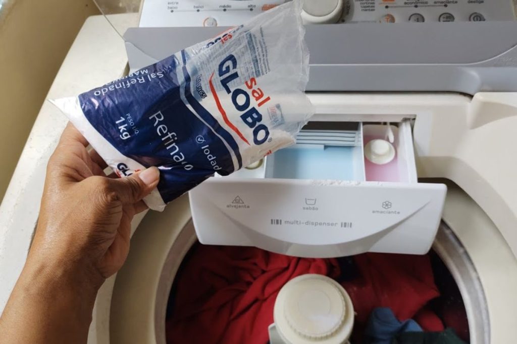 Truque na máquina de lavar deixa qualquer roupa sem cheiro de mofo e perfeita para o guarda-roupa