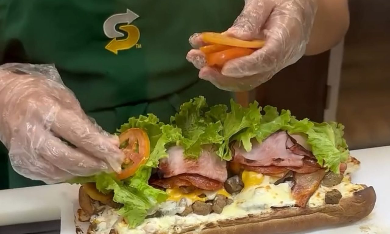 Cliente escolhe todos os ingredientes do Subway e valor impressiona