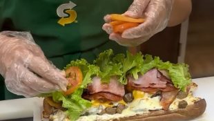 Cliente escolhe todos os ingredientes do Subway e valor impressiona