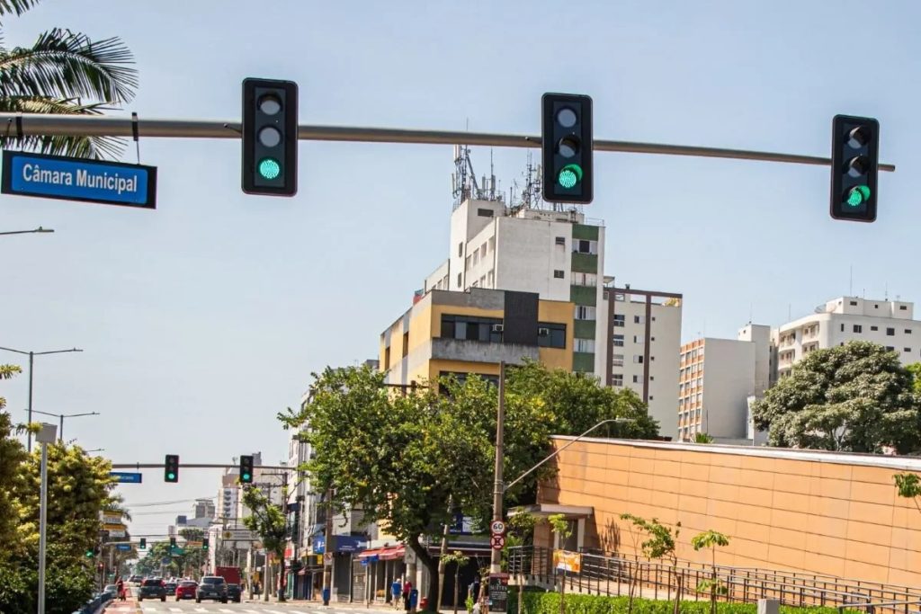Farol verde para passagem dos veículos