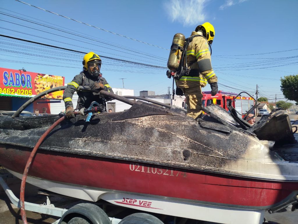 Veja destruição causada após lancha pegar fogo em oficina de Anápolis