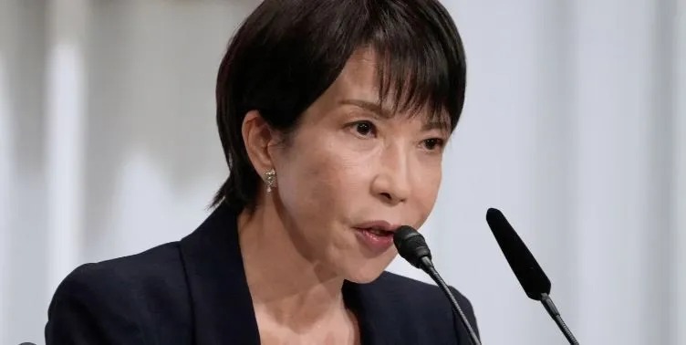 Conservadora ganha eleição partidária e deve se tornar a primeira mulher premiê do Japão