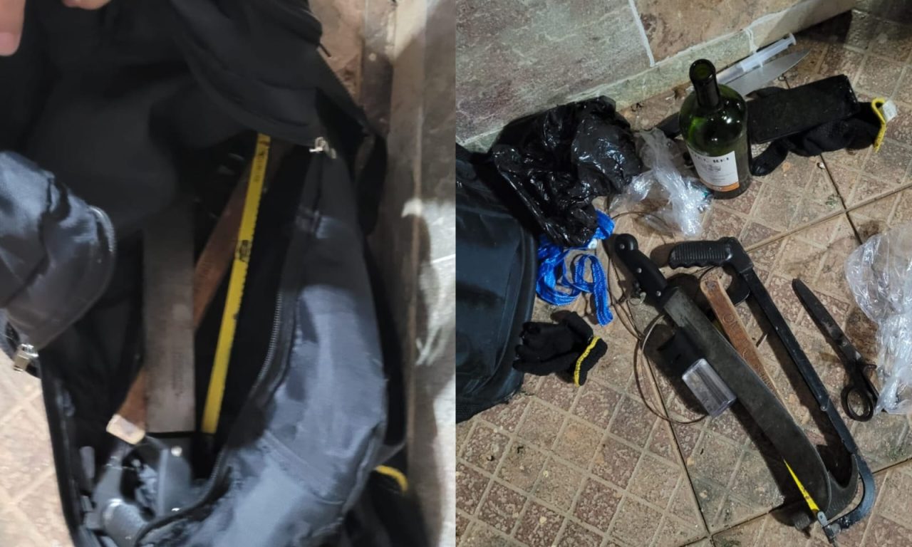 Jovem detido pelo policial estava com uma mochila repleta de objetos perfurocortantes. (Foto: Reprodução)