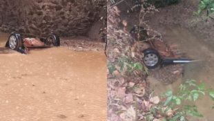 Carro afundou quase que completamente. (Foto: reprodução)