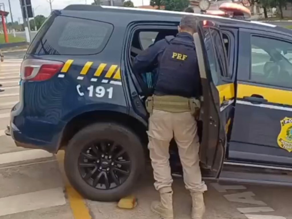 Polícia Rodoviária Federal efetuou a prisão do indivíduo. (Foto: Divulgação)