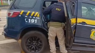 Polícia Rodoviária Federal efetuou a prisão do indivíduo. (Foto: Divulgação)