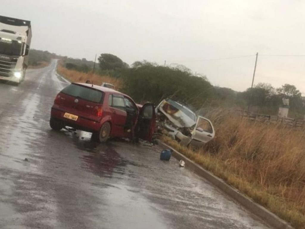Acidente resultou na morte de uma das vítimas e em outros três feridos. (Foto: Reprodução)