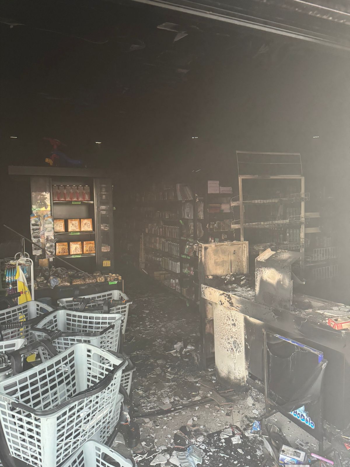 Incêndio deixou rastro de destruição. (Foto: Reprodução)