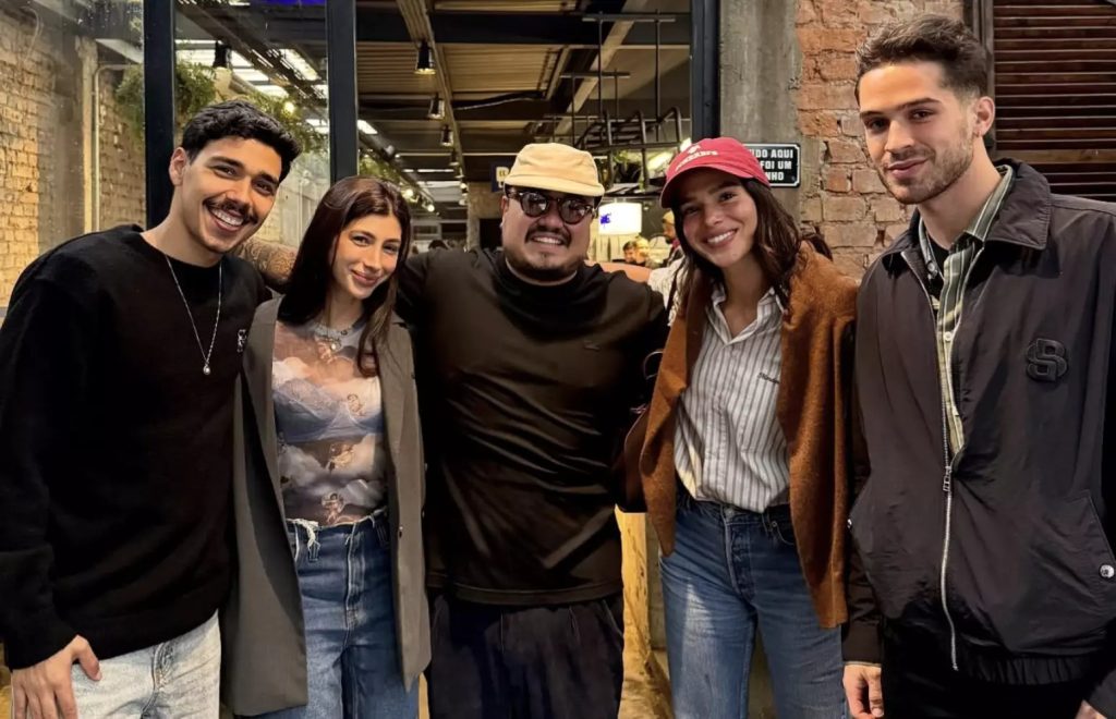 Bruna Marquezine e João Guilherme saíram juntos para jantarem com amigos. (Foto: Instagram)