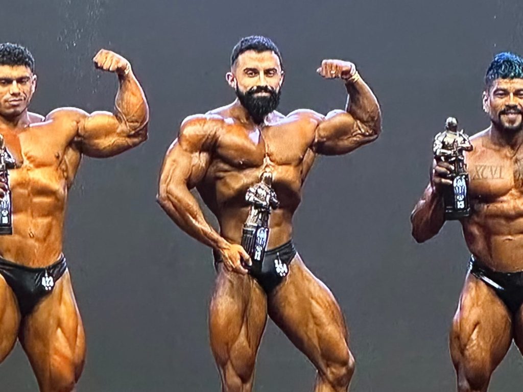 Daniel no palco do Amateur Olympia South America Brazil 2025. (Foto: Arquivo Pessoal/@danielnicacio1)