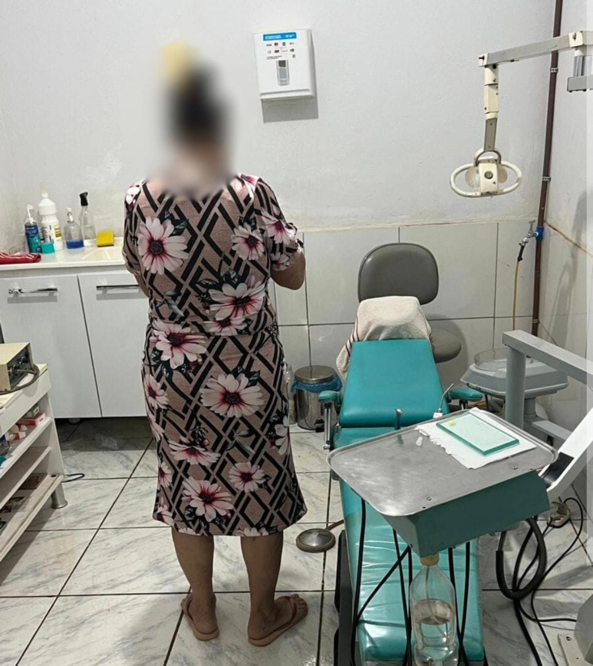 Falsa dentista foi presa em flagrante. (Foto: Divulgação/PC)