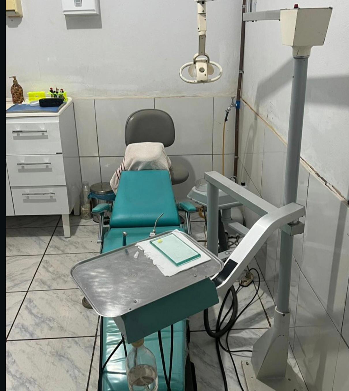 Falsa dentista foi presa em flagrante. (Foto: Divulgação/PC)