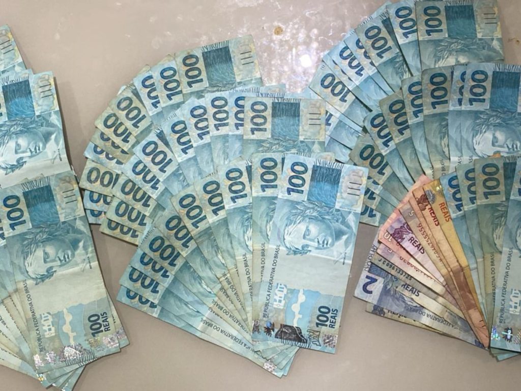 Valores foram apreendidos durante a operação. (Foto: Divulgação/PF) Goiás