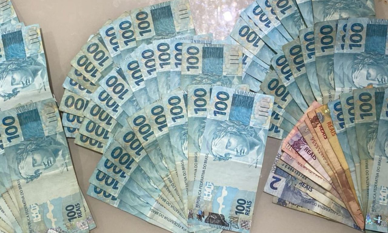 Valores foram apreendidos durante a operação. (Foto: Divulgação/PF) Goiás