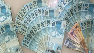 Valores foram apreendidos durante a operação. (Foto: Divulgação/PF) Goiás