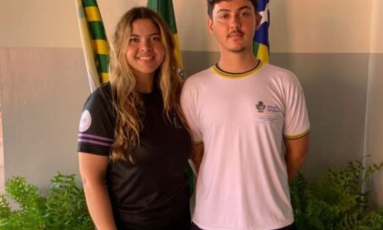 Projeto desenvolvido no Cepi Osvaldo da Costa Meireles, em Luziânia, conseguiu unir ciência, sustentabilidade e criatividade. Sob orientação da professora de Biologia, Gabrielle Rosa Silva, o estudante Thiago Alves dos Santos desenvolveu um tecido produzido a partir do bagaço da cana-de-açúcar (Fotos: Divulgação)