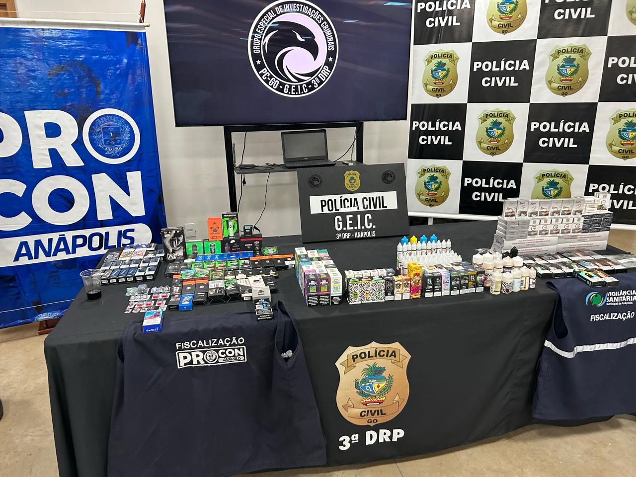Mais de 200 produtos foram apreendidos em operação contra cigarro eletrônico. (Foto: Divulgação)