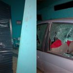 Porta foi amassada e carro teve os vidros destruídos antes de homem ser agredido.