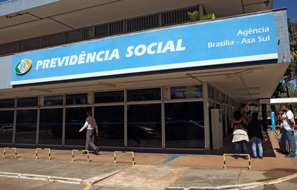 Jovem de 23 anos se aposenta com pensão integral após dois anos de trabalho