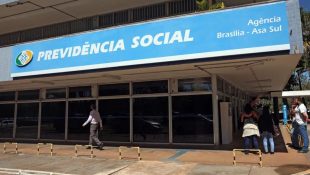 Jovem de 23 anos se aposenta com pensão integral após dois anos de trabalho
