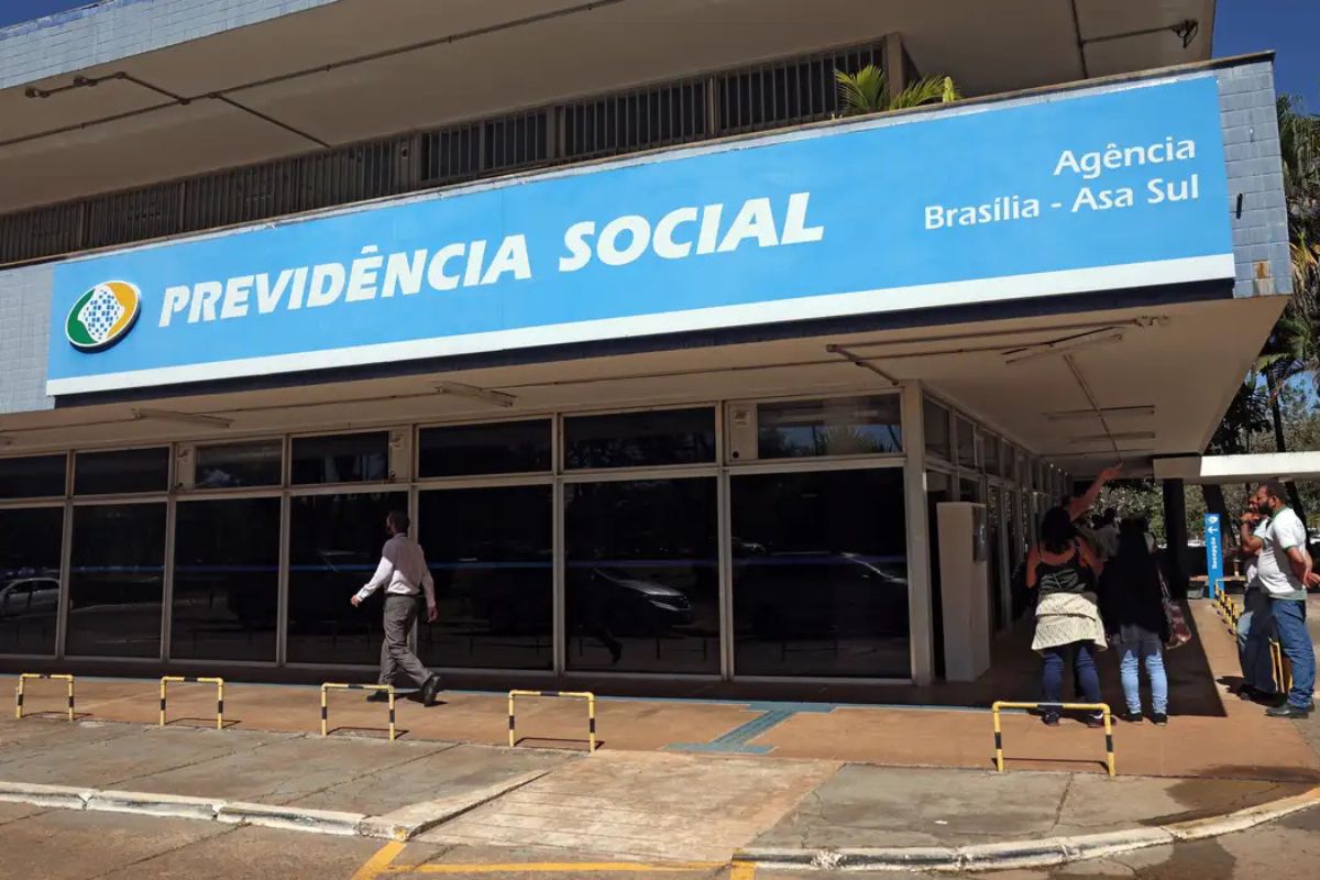 Jovem de 23 anos se aposenta com pensão integral após dois anos de trabalho