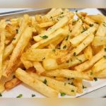 O segredo dos bares para batata frita crocante que não murcha