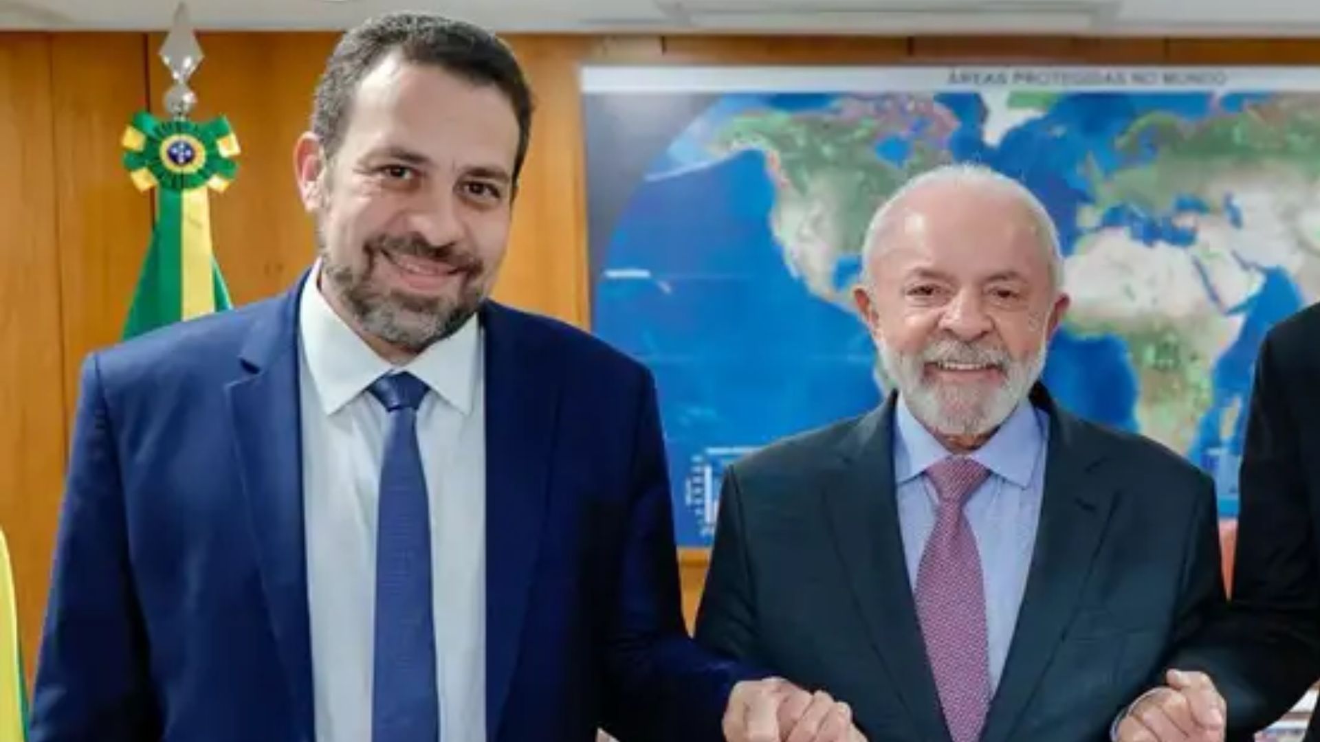 Boulos assume ministério após derrotas eleitorais, indicação arrastada e protagonismo em atos de rua
