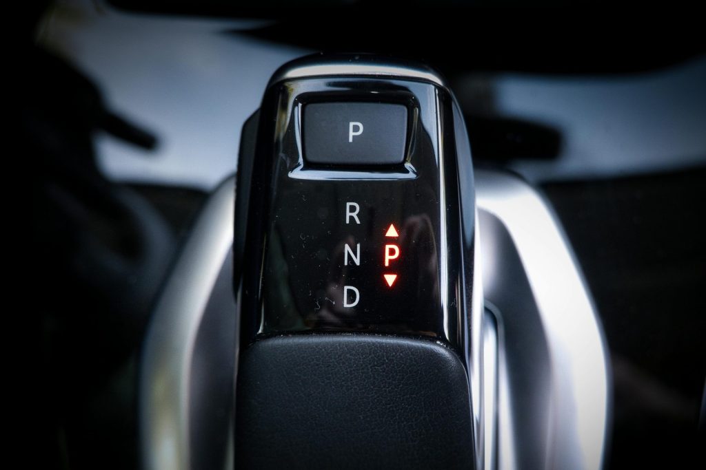 O significa o P, R, N e D no câmbio do carro, segundo mecânicos experientes