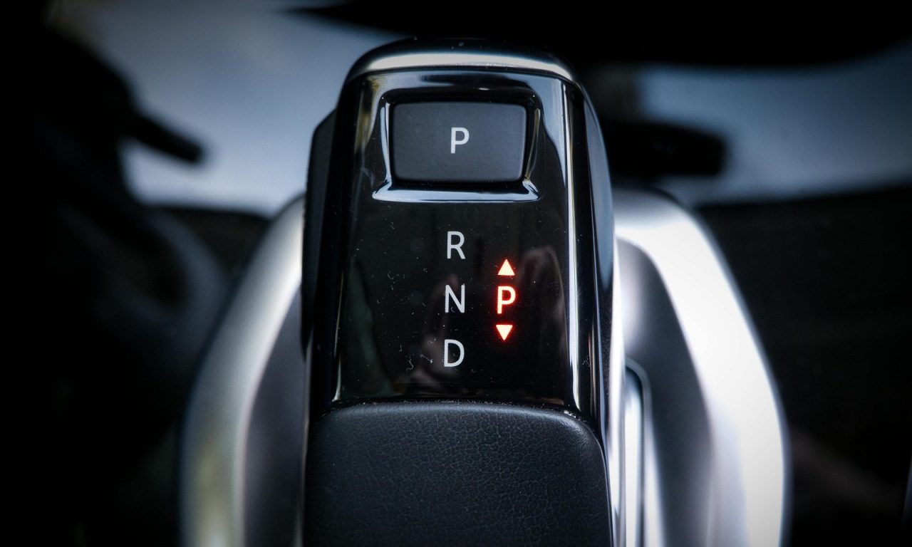 O significa o P, R, N e D no câmbio do carro, segundo mecânicos experientes