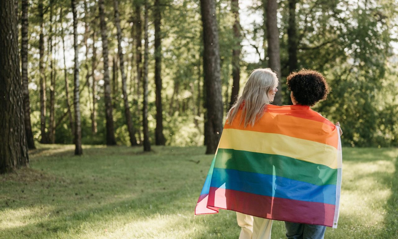 País proíbe casais gays e lésbicos de se tornarem pais