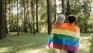 País proíbe casais gays e lésbicos de se tornarem pais