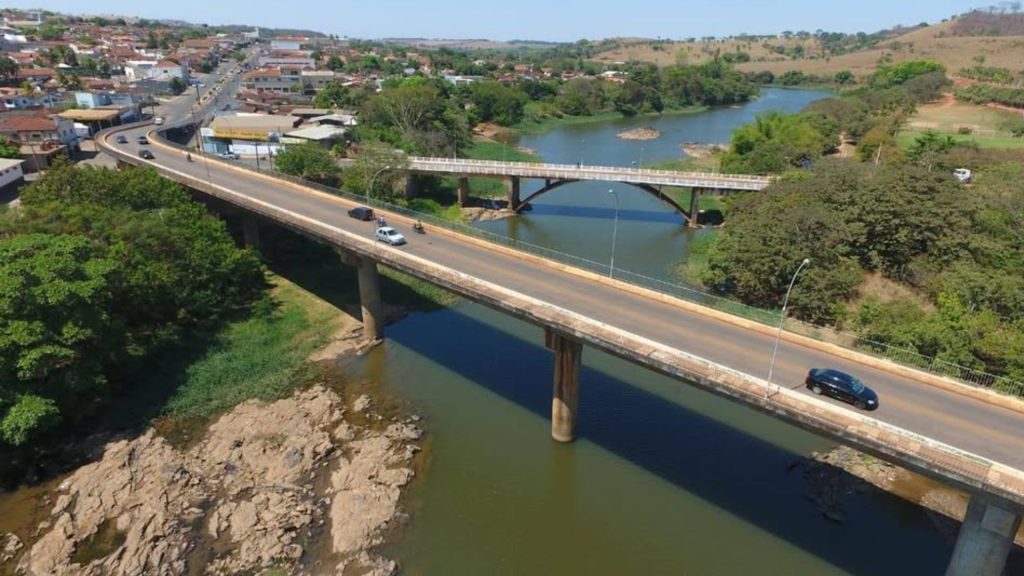 As cidades de Ceres e Rialma ficam separadas apenas pelo Rio das Almas.