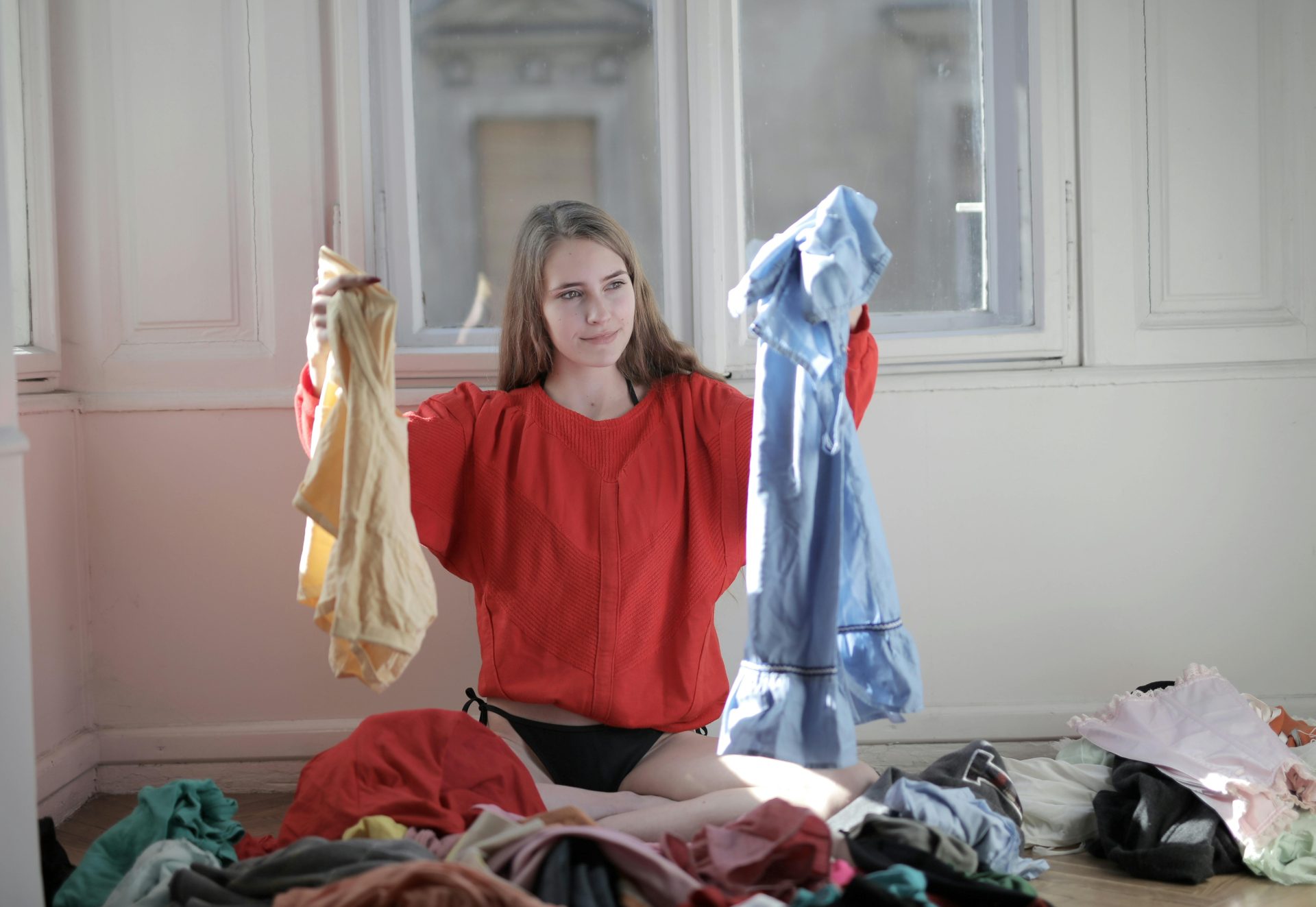 A cor da roupa que mais chama atenção, segundo estudos científicos (e o que isso revela sobre quem está usando)