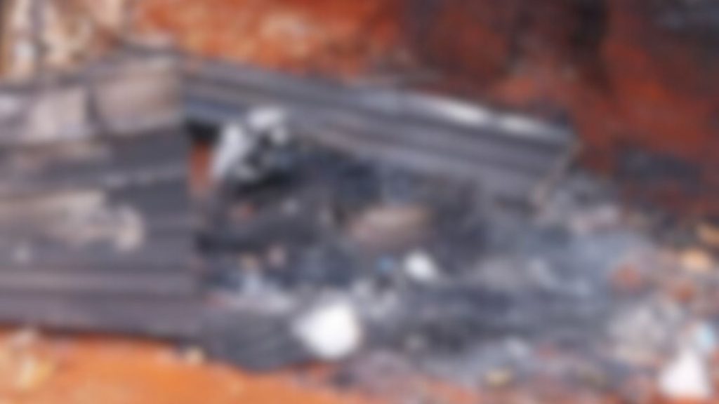 Corpo foi encontrado carbonizado em um campo aberto.