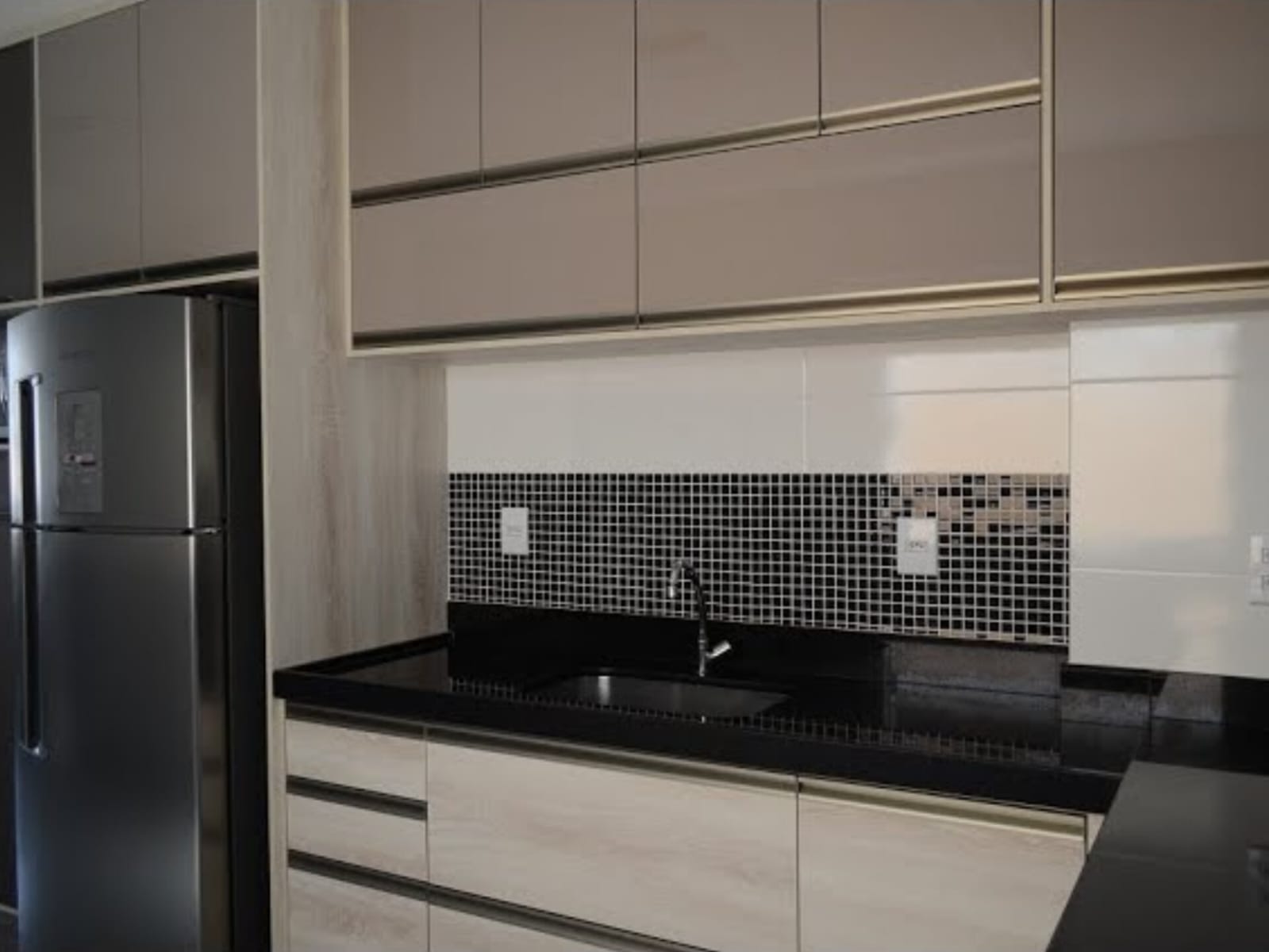 Adeus aos eletrodomésticos espalhados pela bancada: a nova tendência que deixa a cozinha mais prática e espaçosa