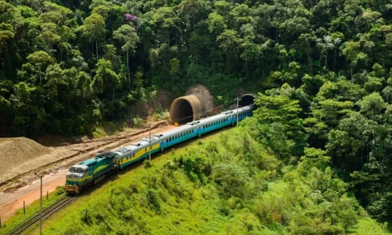 Trem que cruza mais de 40 cidades oferece uma das viagens mais belas e acessíveis do Brasil