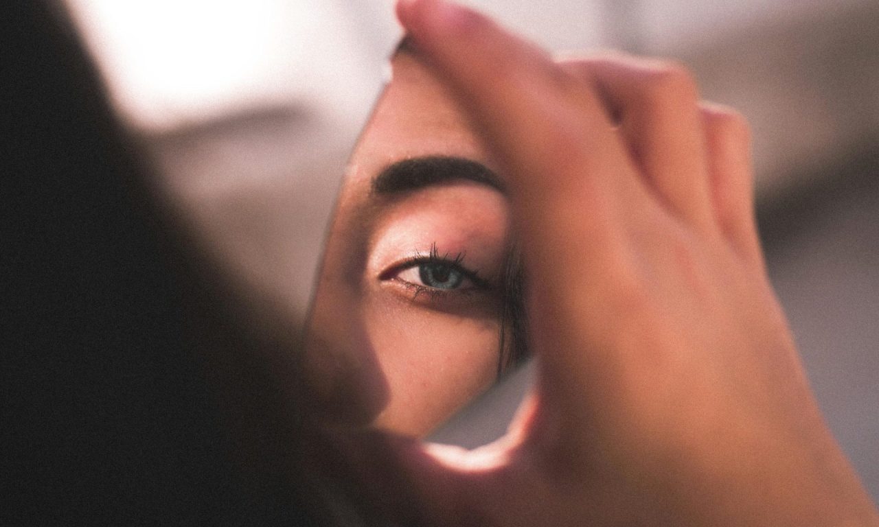 A explicação científica por trás do déjà vu — e o que ele pode dizer sobre o seu cérebro