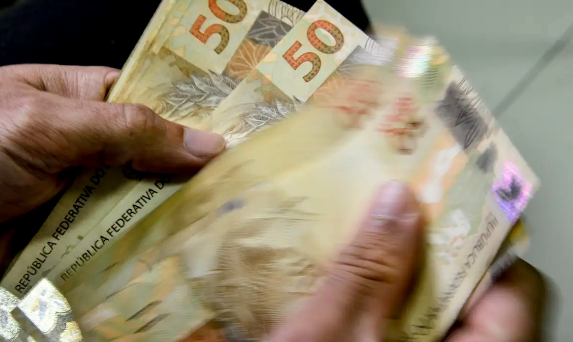 Aprovado projeto que cria o Auxílio Mãe Atípica, uma aposentadoria especial para mães de filhos com autismo e deficiências