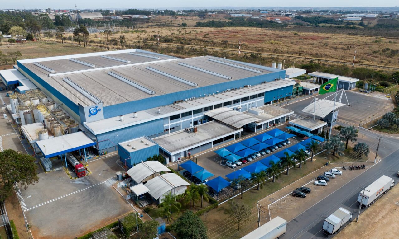 Com unidades em Goiás, empresa contrata uma pessoa a cada três horas