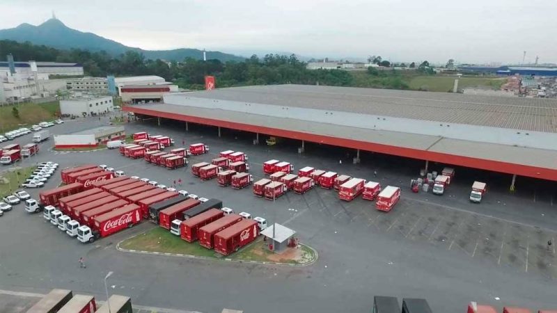 Conheça a maior fábrica da Coca-Cola no mundo que fica no Brasil, funciona 24h e produz mais de 2 bilhões de litros