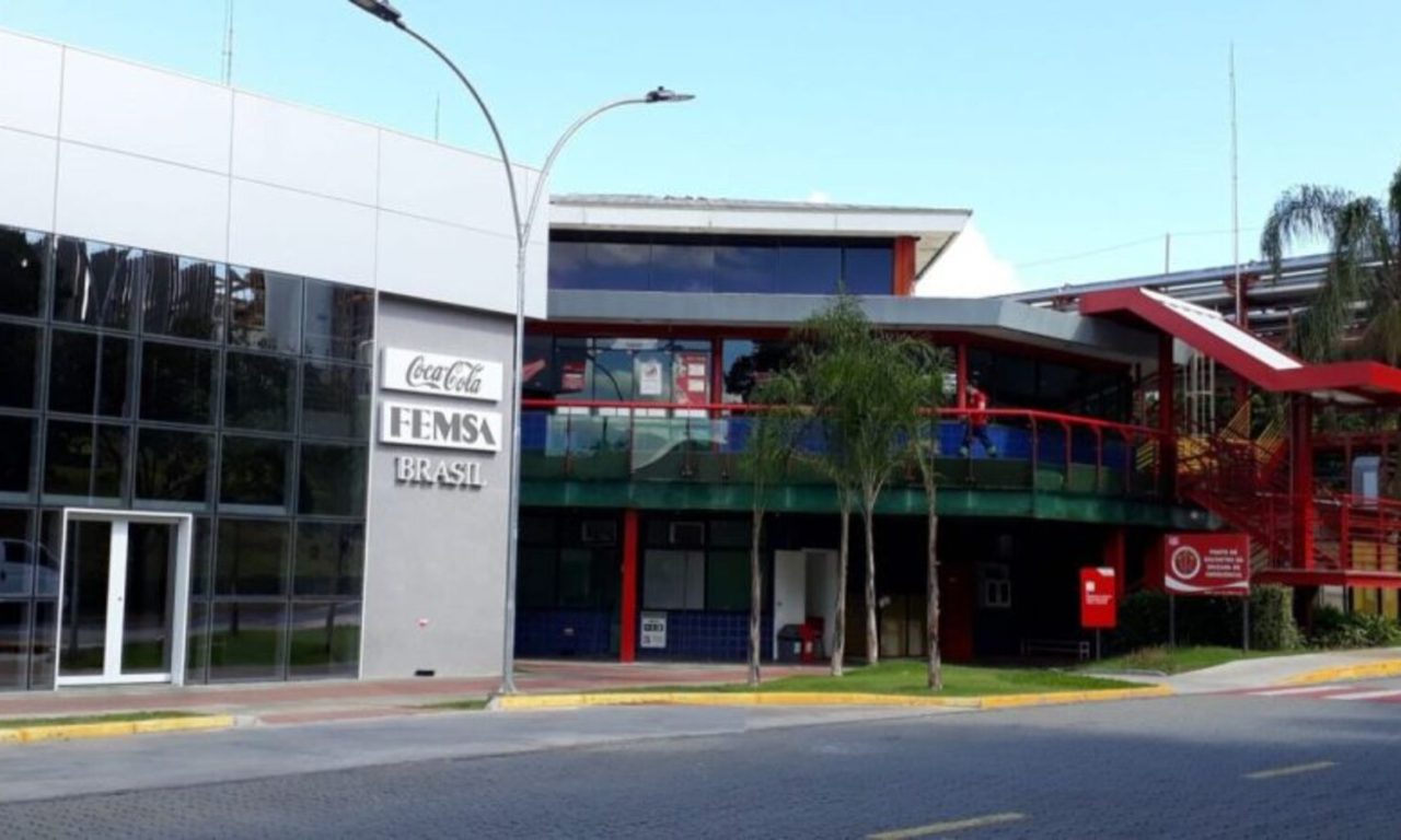 Conheça a maior fábrica da Coca-Cola no mundo que fica no Brasil, funciona 24h e produz mais de 2 bilhões de litros