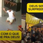 Joelho no chão: empresário ora e vê comércio que estava parado começar a lotar