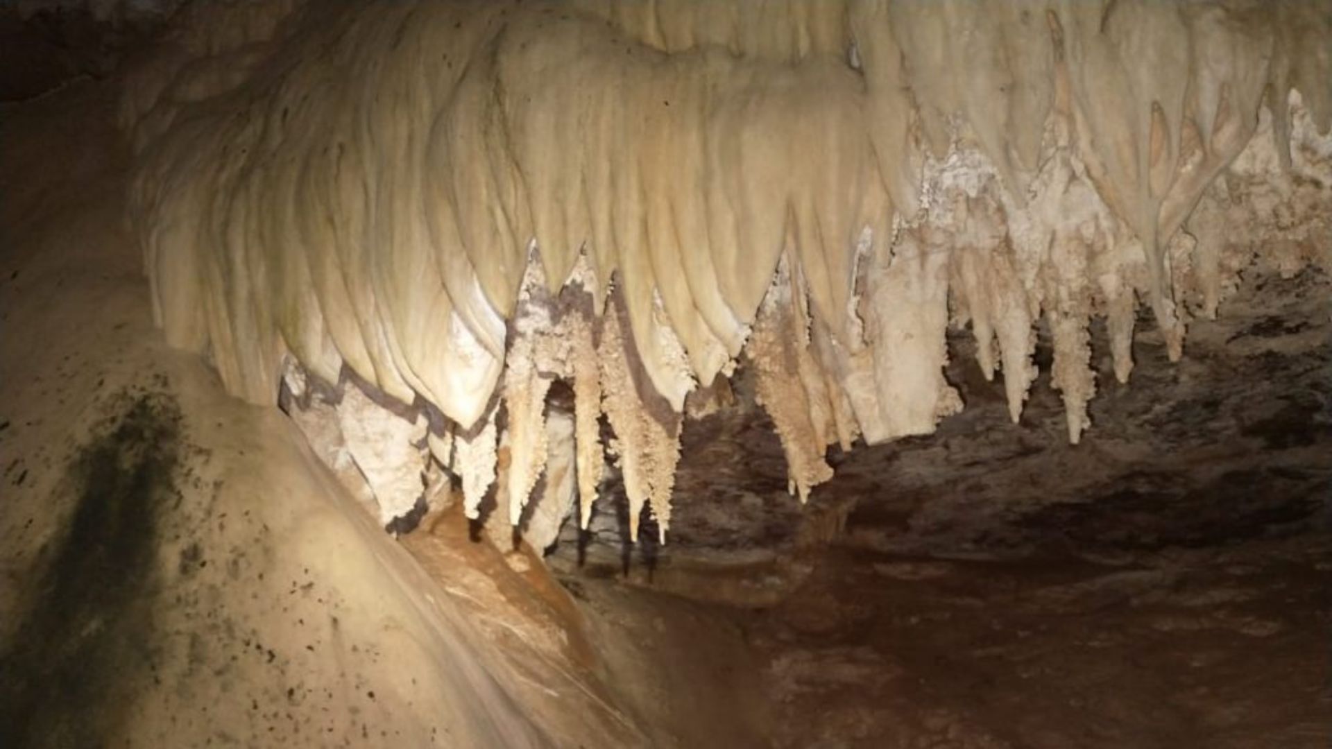 Grutas são algumas das paisagens em Divinópolis de Goiás. (Foto: Prefeitura de Divinópolis de Goiás)