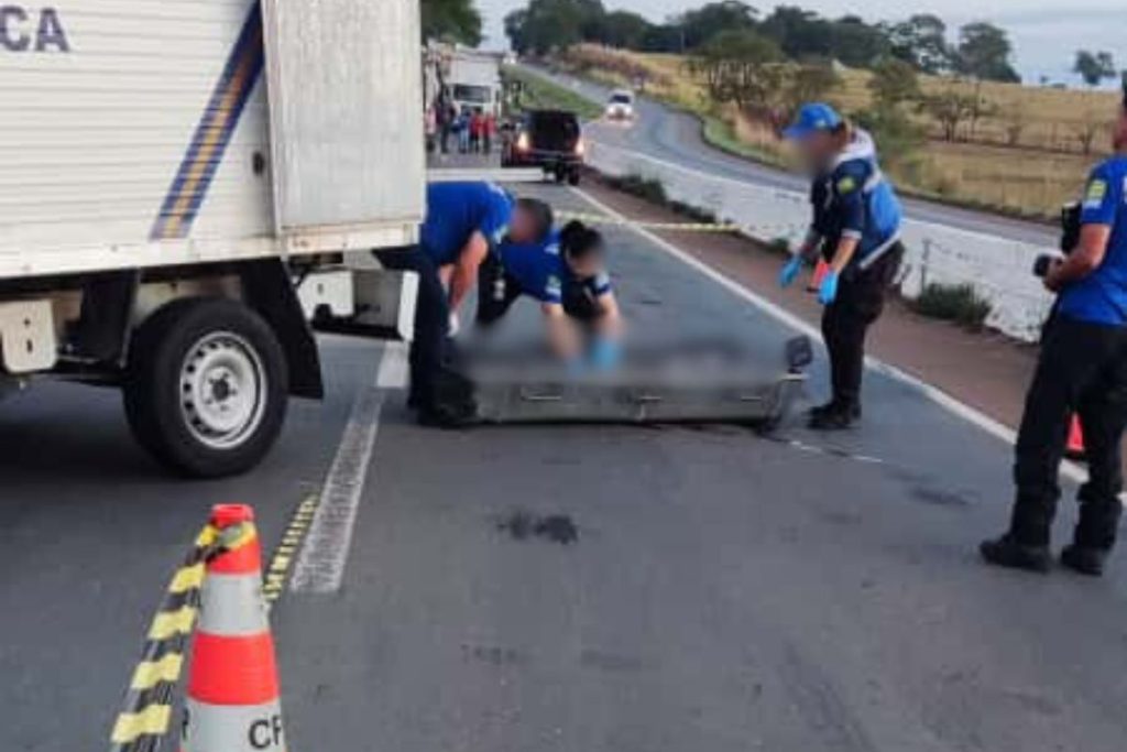 Homem morre atropelado na GO-080, em Nerópolis; motorista fugiu sem prestar socorro