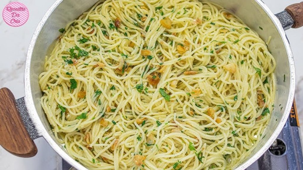 O truque de chef para fazer o verdadeiro macarrão alho e óleo do jeito certo