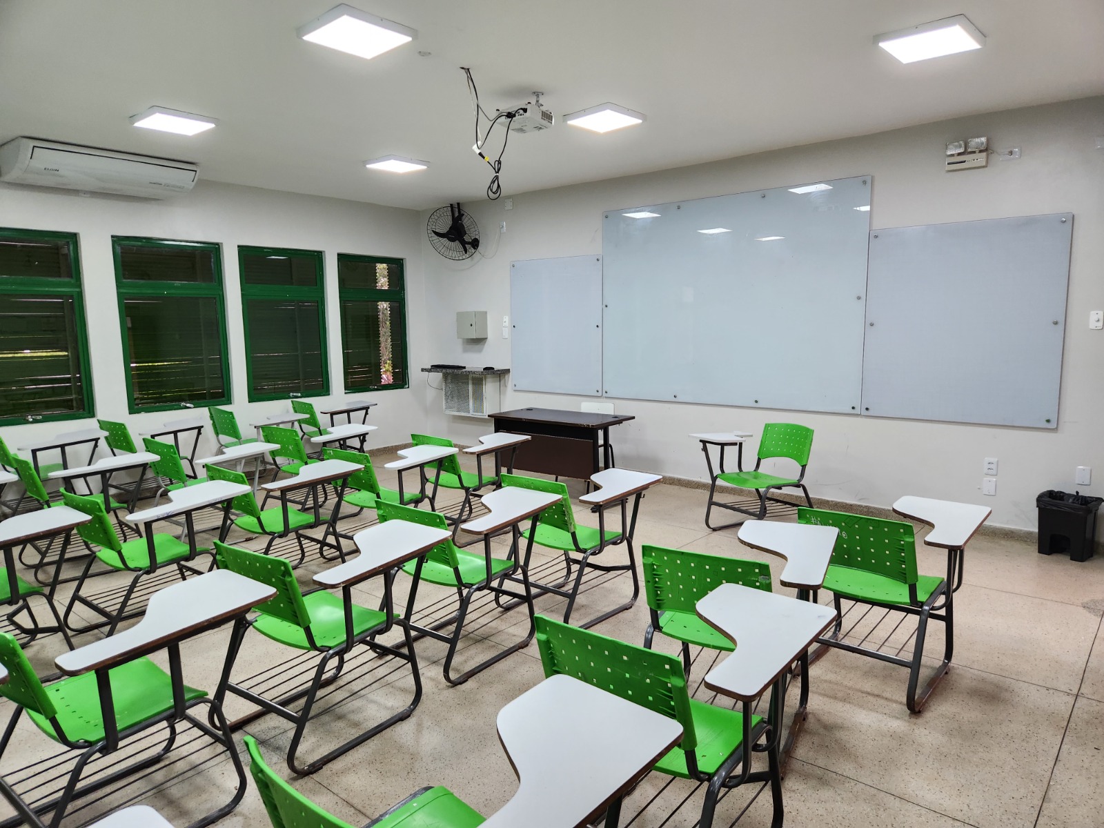 IF Goiano abre processo seletivo com salários de até R$ 13.672,88