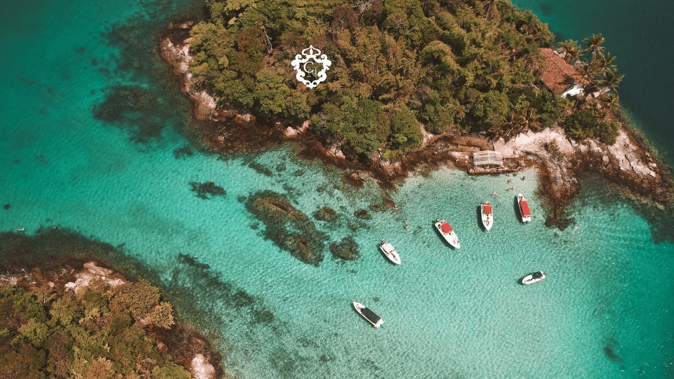Destino do litoral brasileiro surpreende por mar quente, águas cristalinas e ganha apelido de Maldivas brasileira
